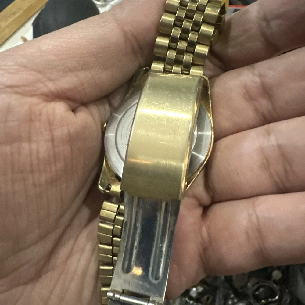 Works Vintage Timex President Quartz Mens Day/Date Gold Tone 35mm Watch Fit 8in